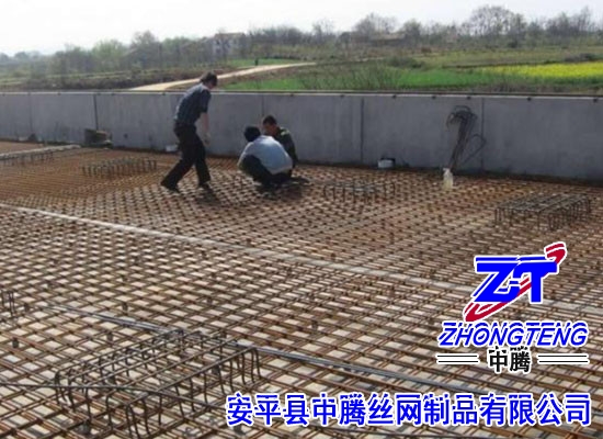 公路建设后期高强公路钢筋网片进行加固