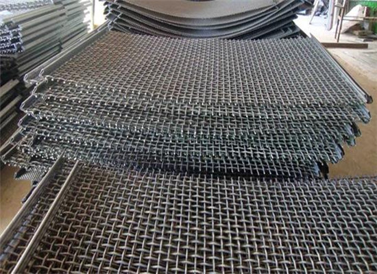 白钢轧花网用途分为矿用轧花网和养殖轧花网